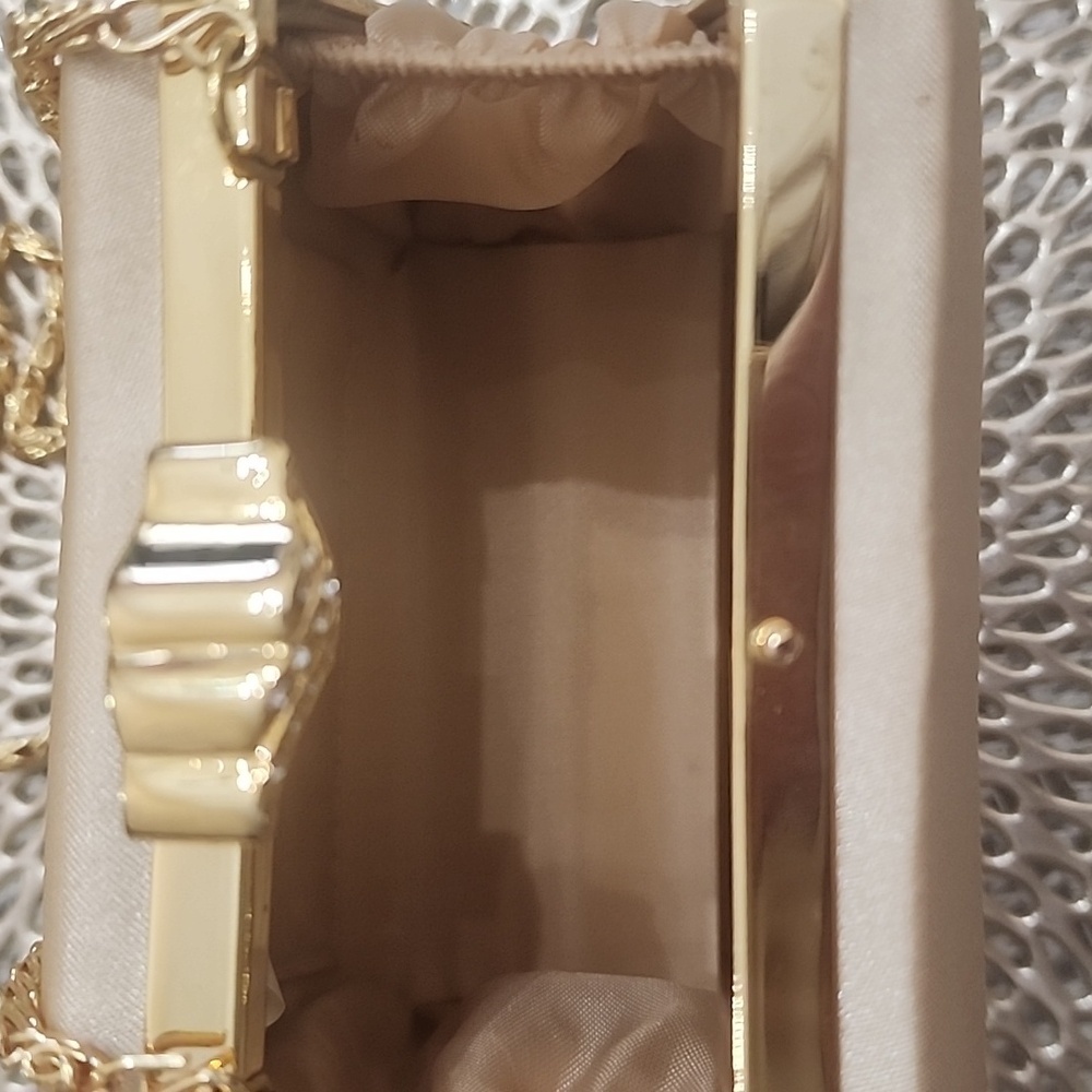 Mini gold satin, Jessica MC clintock evening purse with diamond ,and gold chain - Picture 7 of 8